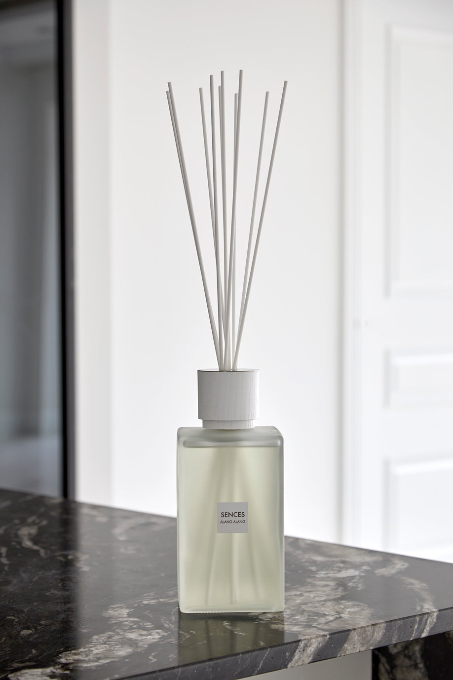 White Extra Large Alang Alang Reed Diffuser 2200ml
